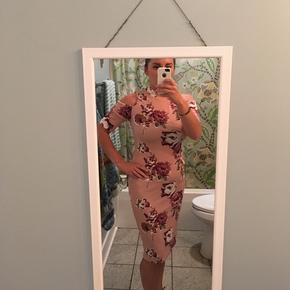 Floral Open shoulder dress - Picture 3 of 4